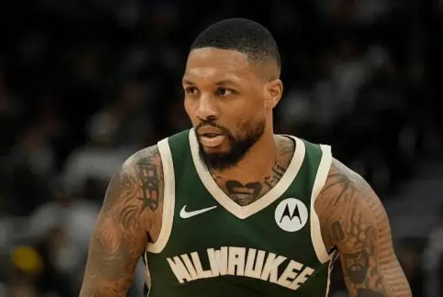 碰见保罗·乔治就来劲！利拉德轰41分单核击沉快艇