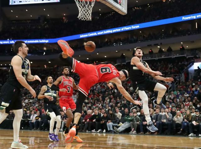 开云APP-公牛主场漫天嘘声送阿伦 小琼斯直言恶犯不是报复